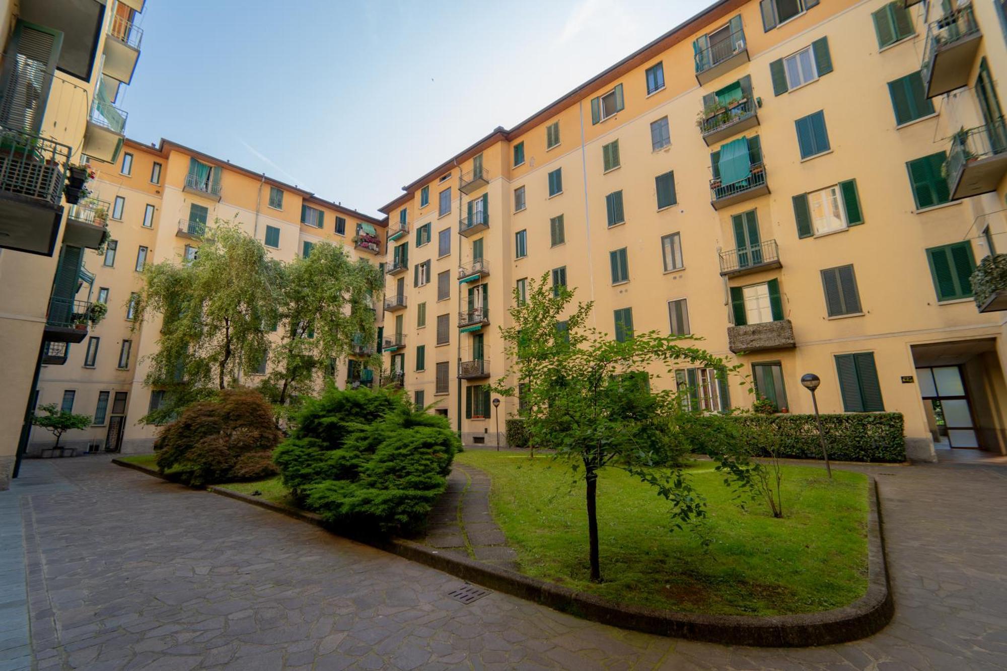 Apartment Milan Near Metro-M5 Экстерьер фото